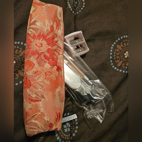 Mary Kay Cosmetic bag - Picture 2 of 3